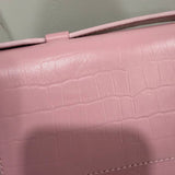 BAGUETTE FLIP CROCO PINK - Lot 61 (Editorial)